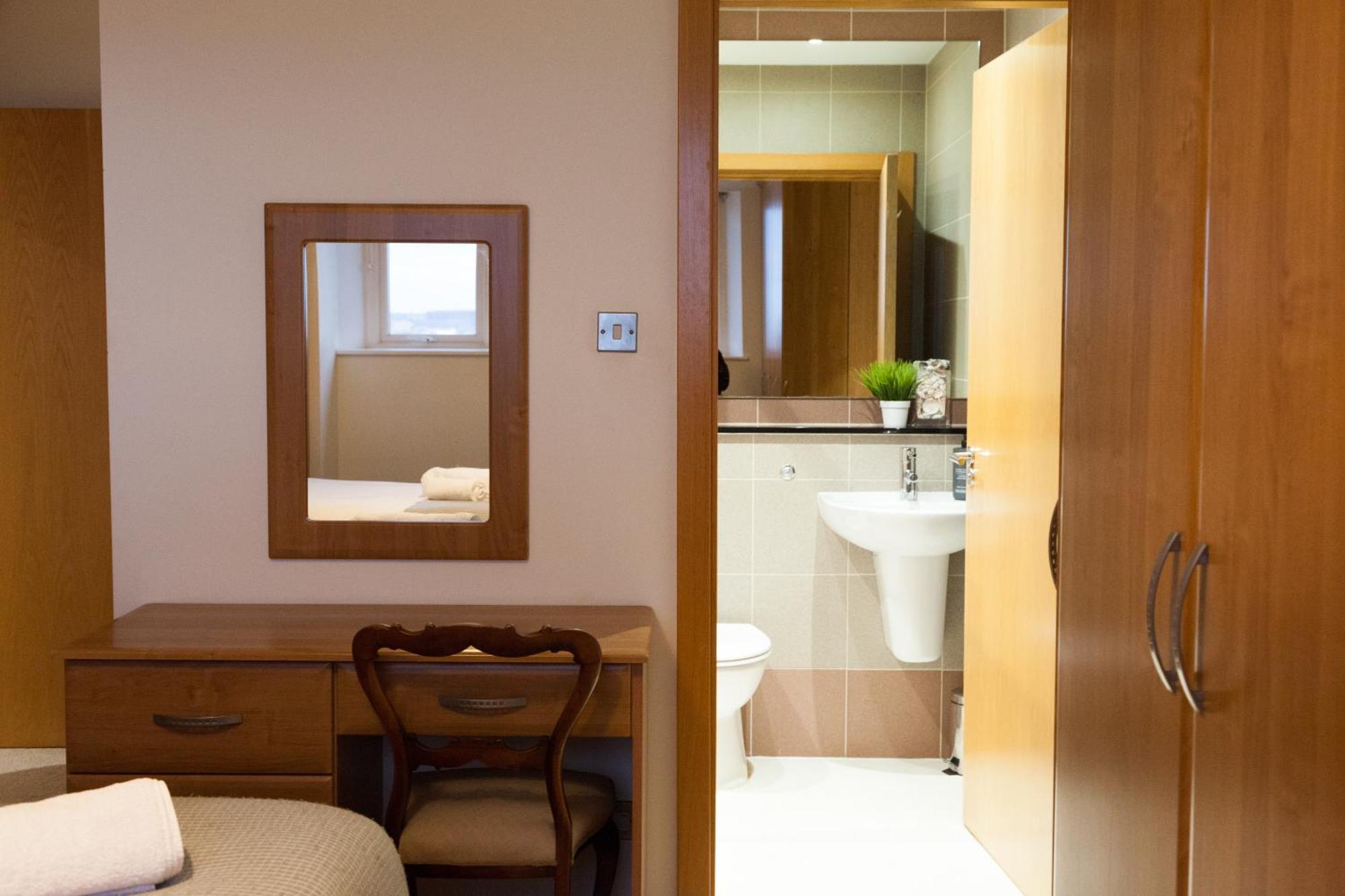 Weekly & Monthly Stays In Penthouse For Contractors Or Leisure Single Or Superking Beds Available Birkenhead Zewnętrze zdjęcie